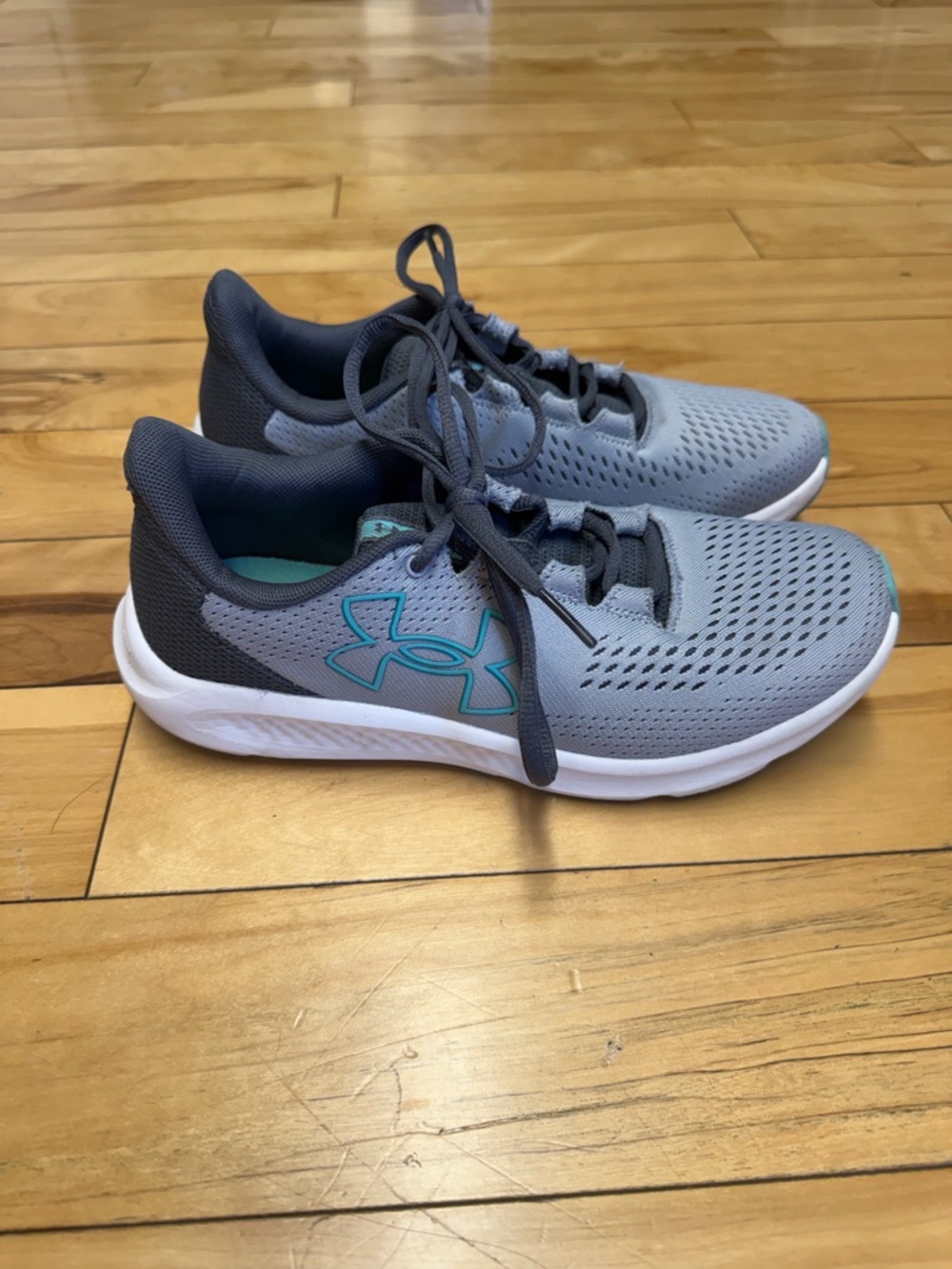 UNDER ARMOUR CHARGED PURSUIT RUNNING SHOES